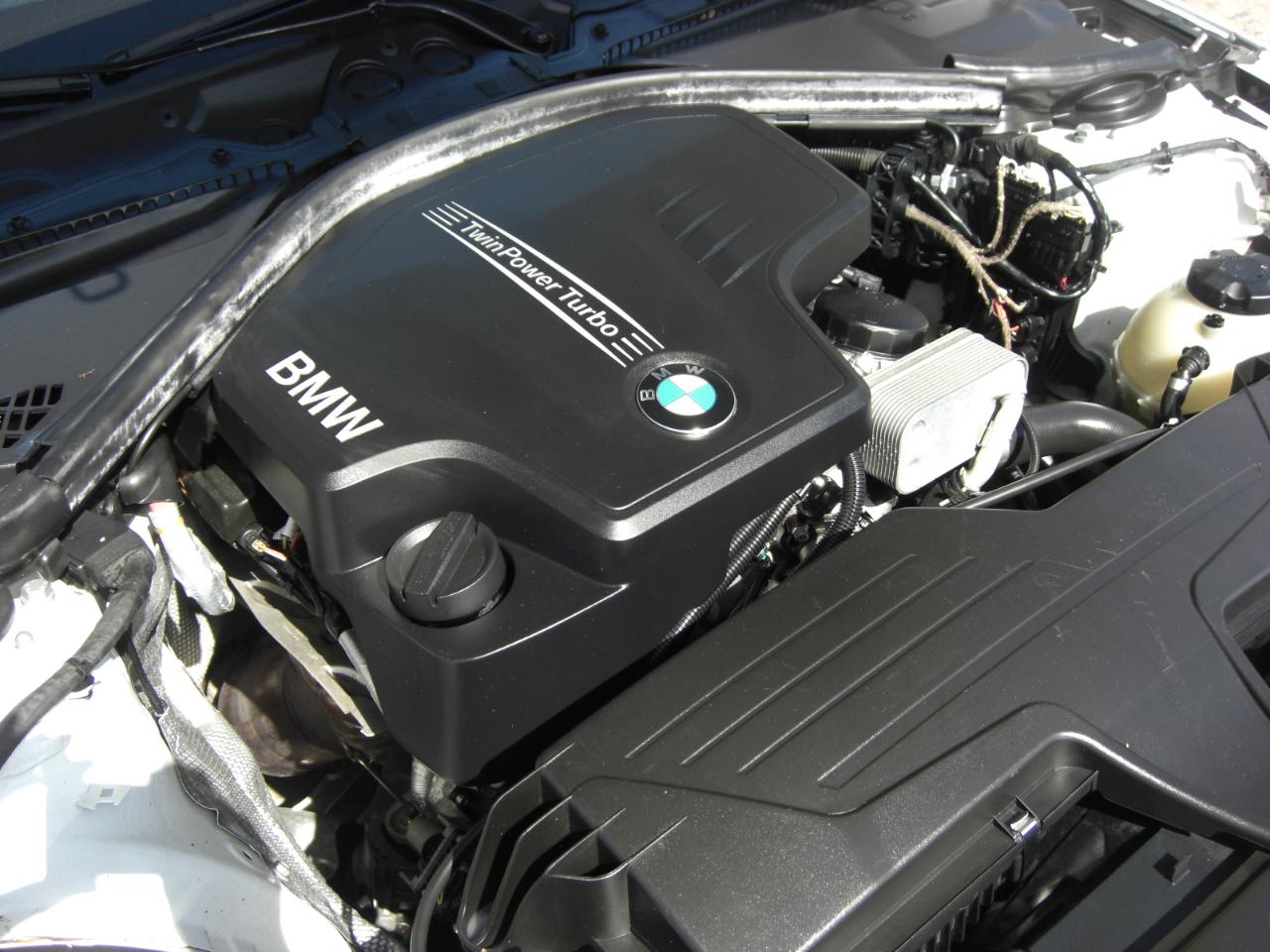 BMW 3 Series 4dr Sdn 320i RWD 2014