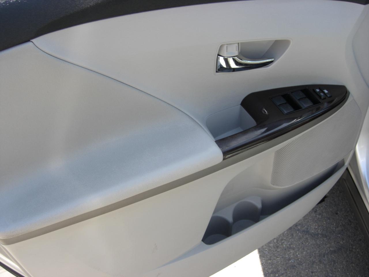 Toyota Venza 4dr Wgn V6 AWD (Natl) 2009