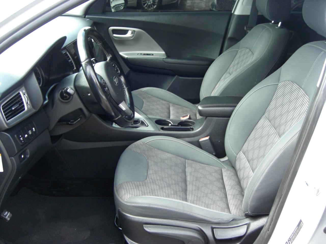 Kia Niro LX FWD 2019