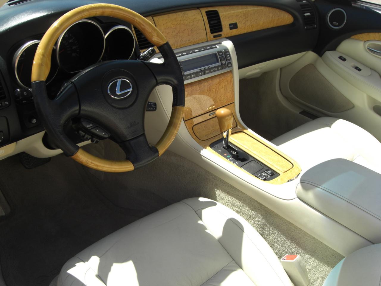 Lexus SC 430 2dr Convertible 2005
