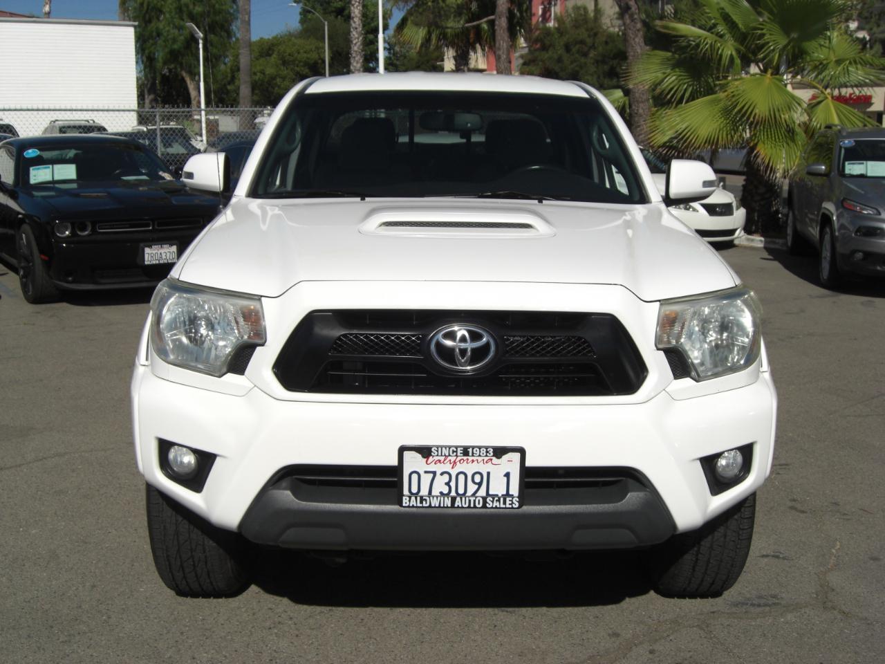 Toyota Tacoma 2WD Double Cab LB V6 AT PreRunner (Natl) 2012