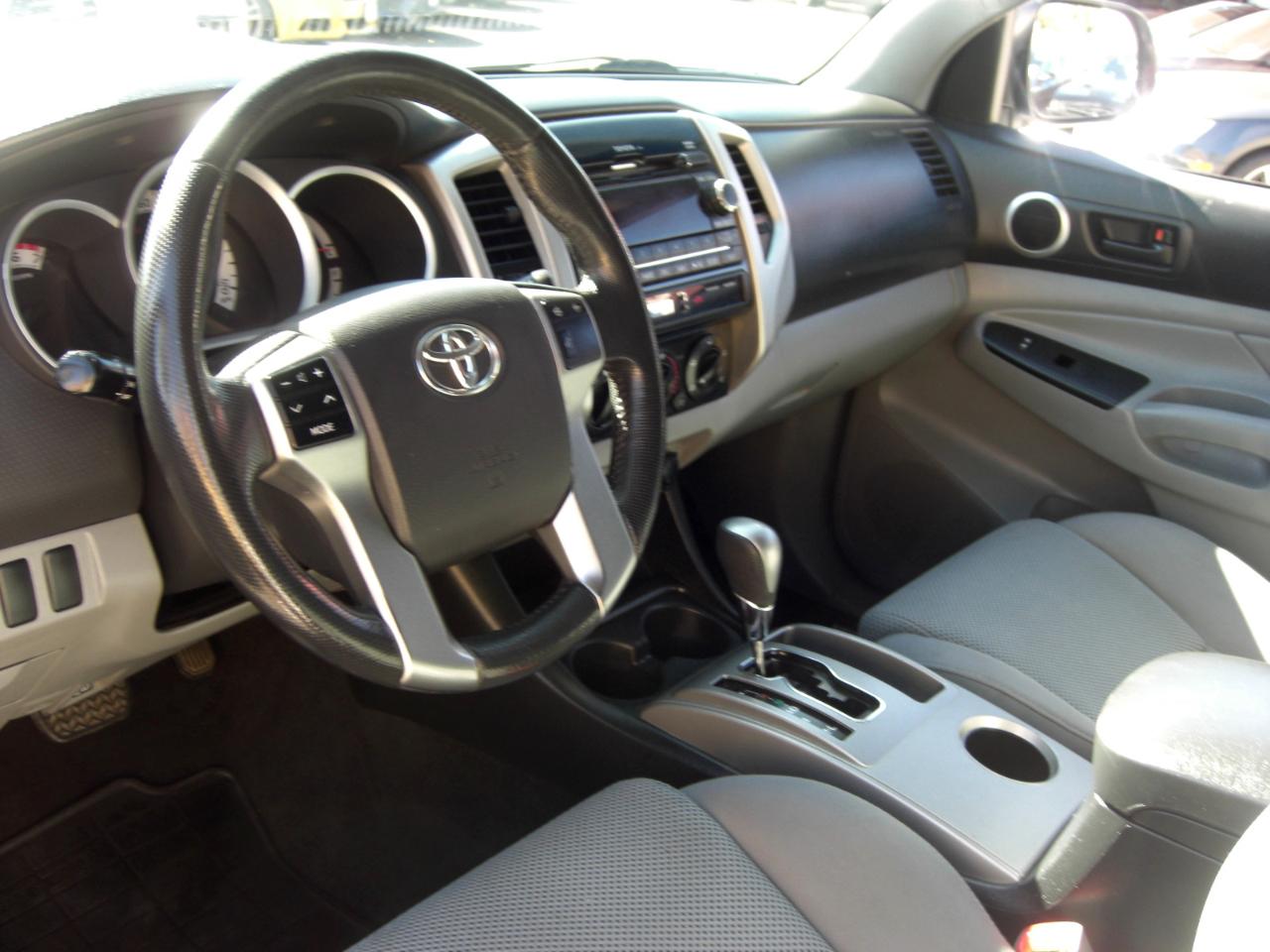 Toyota Tacoma 2WD Double Cab LB V6 AT PreRunner (Natl) 2012