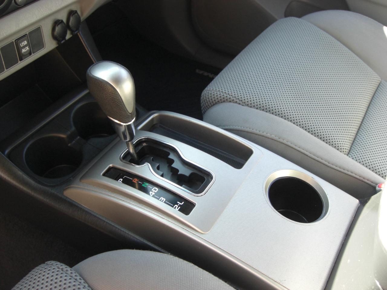 Toyota Tacoma 2WD Double Cab LB V6 AT PreRunner (Natl) 2012