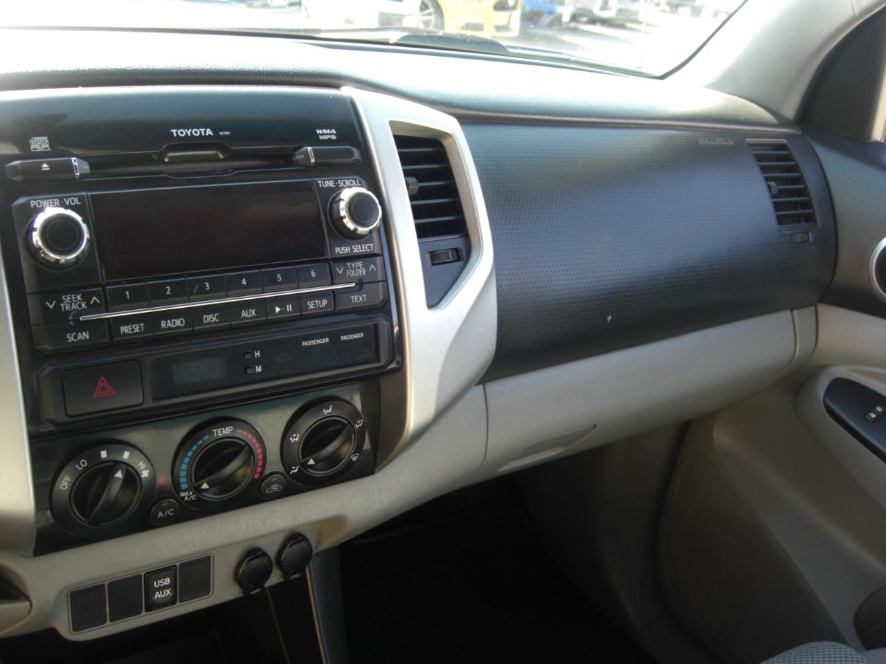 Toyota Tacoma 2WD Double Cab LB V6 AT PreRunner (Natl) 2012