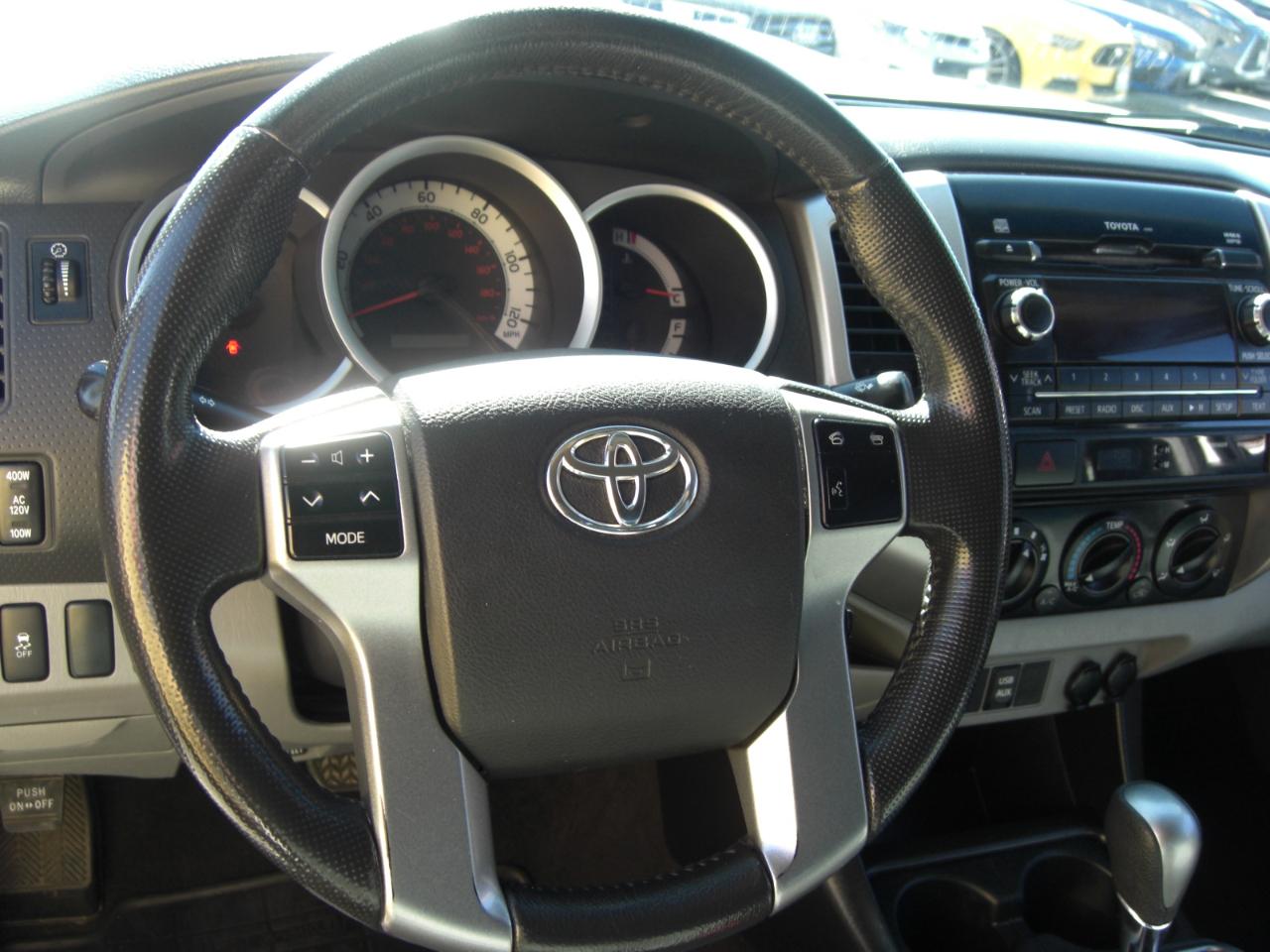 Toyota Tacoma 2WD Double Cab LB V6 AT PreRunner (Natl) 2012