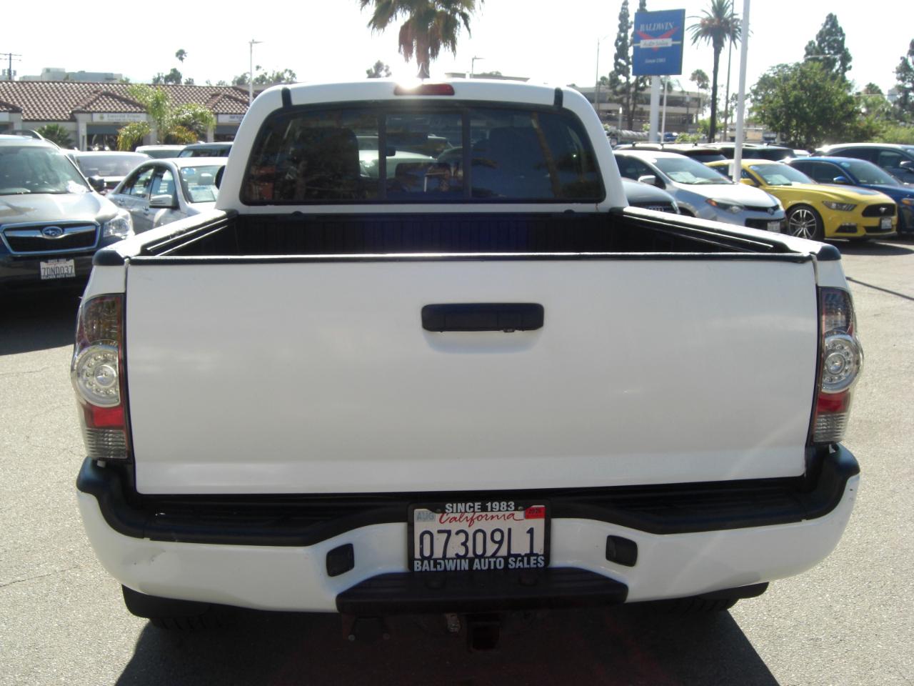 Toyota Tacoma 2WD Double Cab LB V6 AT PreRunner (Natl) 2012