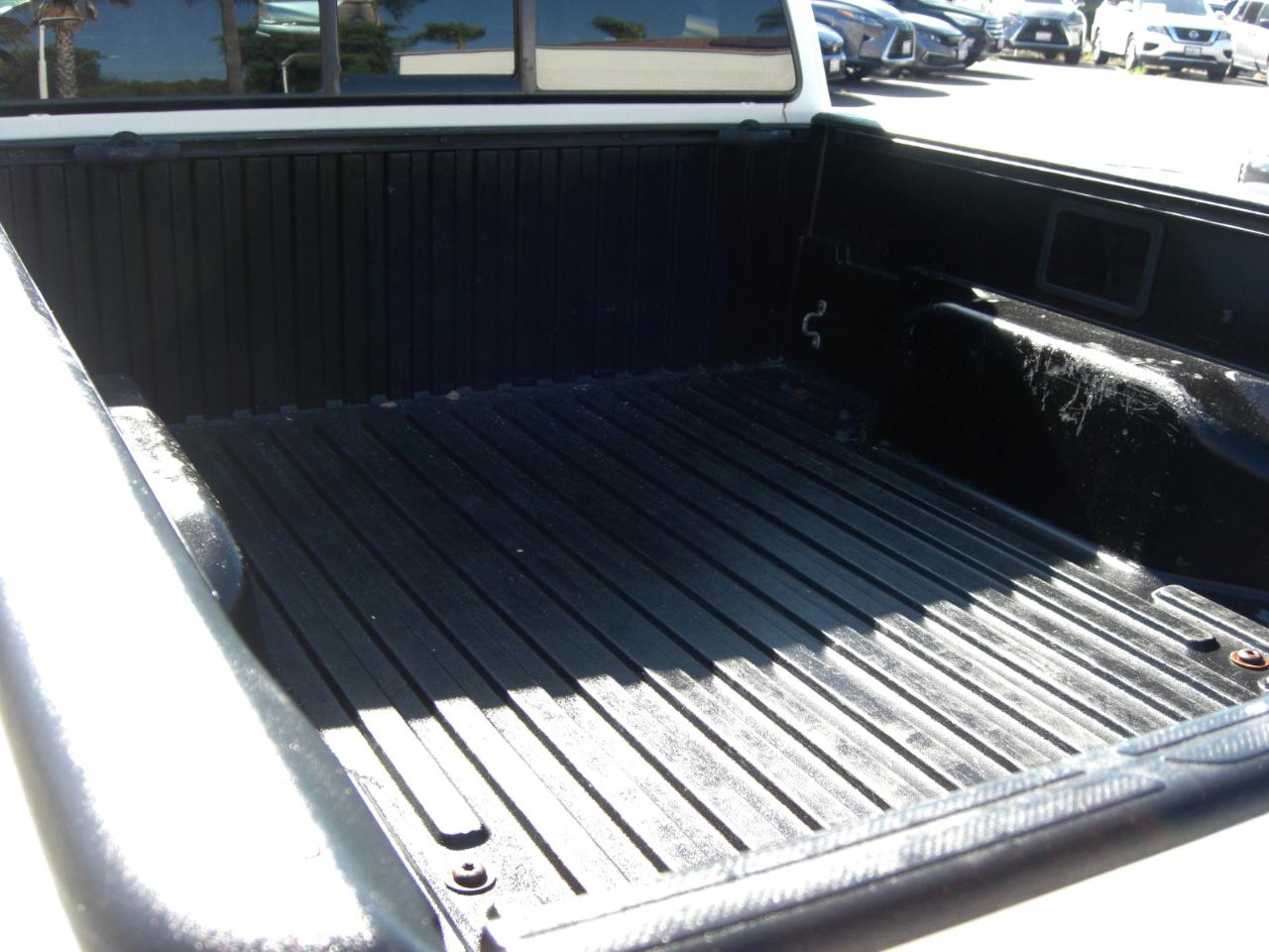 Toyota Tacoma 2WD Double Cab LB V6 AT PreRunner (Natl) 2012