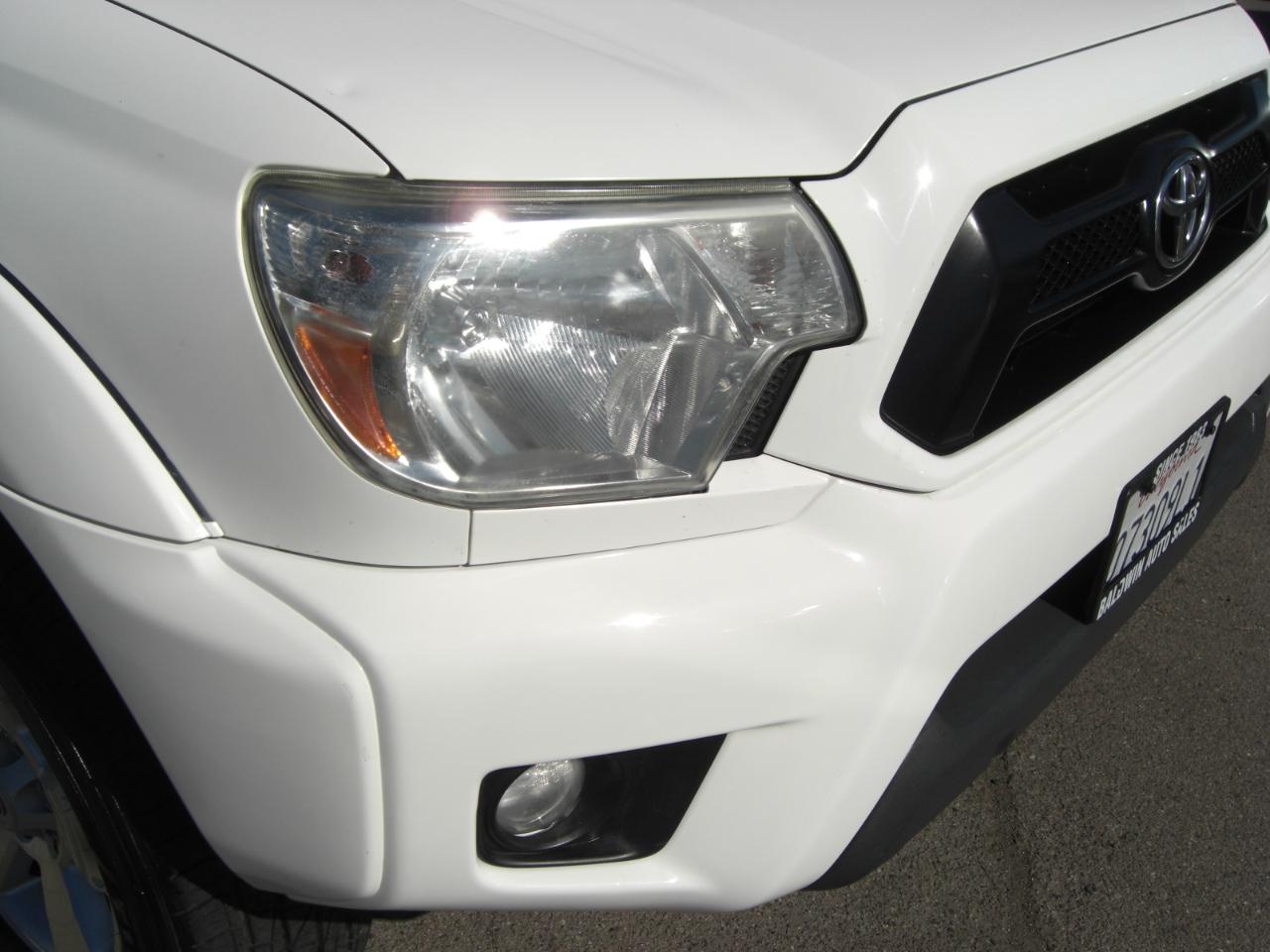 Toyota Tacoma 2WD Double Cab LB V6 AT PreRunner (Natl) 2012