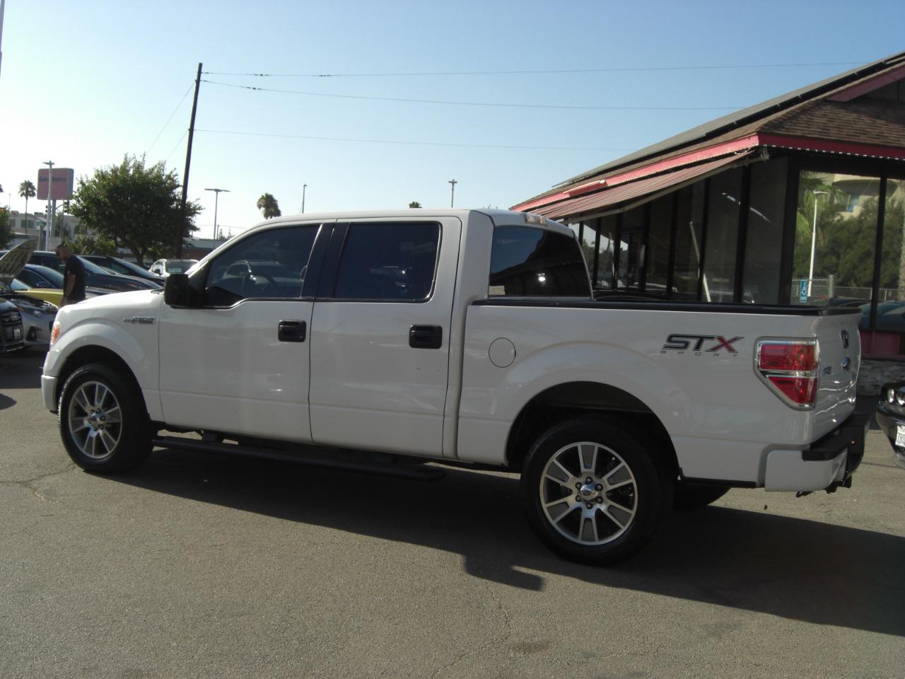 Ford F-150 2WD SuperCrew 145" STX 2014