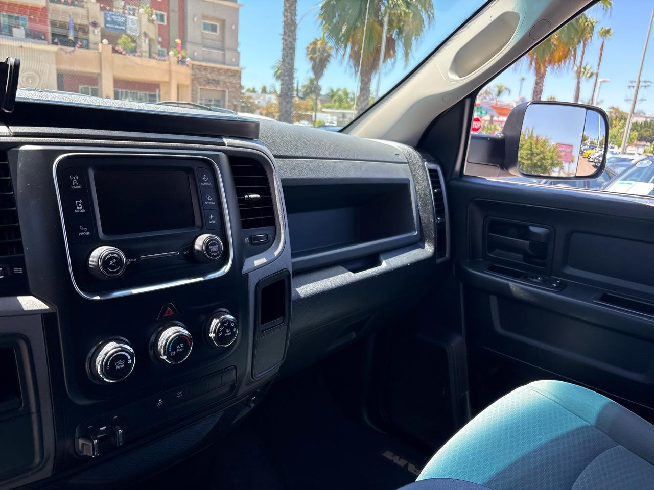 RAM 1500 2WD Crew Cab 140.5" Tradesman 2015
