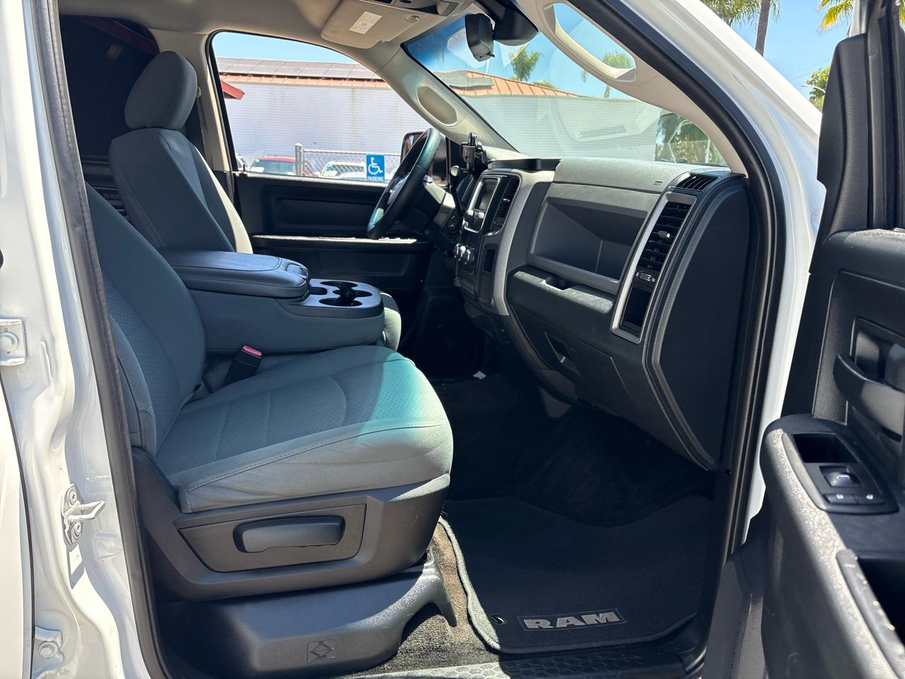 RAM 1500 2WD Crew Cab 140.5" Tradesman 2015