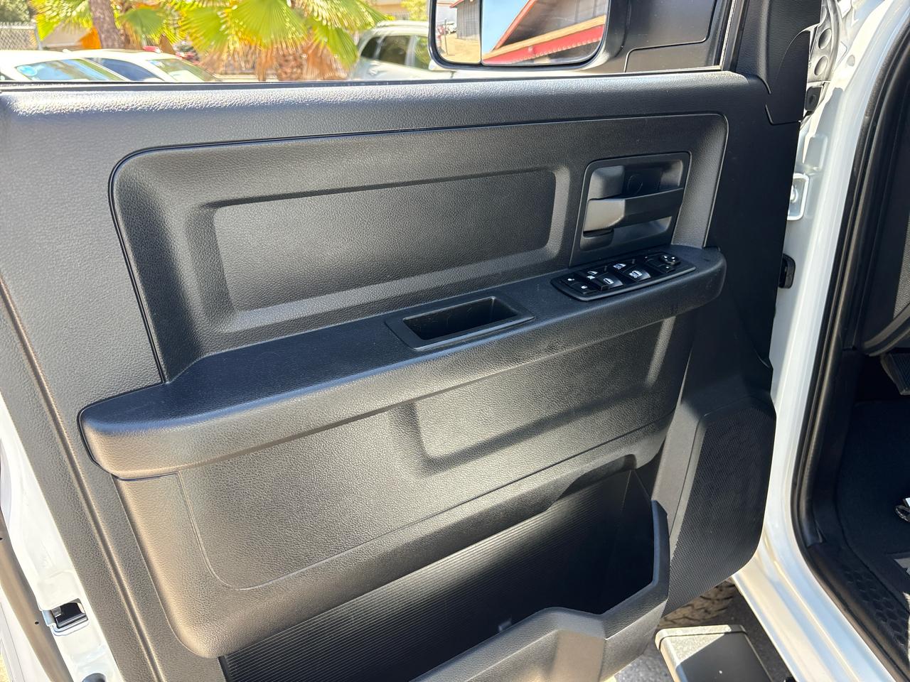 RAM 1500 2WD Crew Cab 140.5" Tradesman 2015