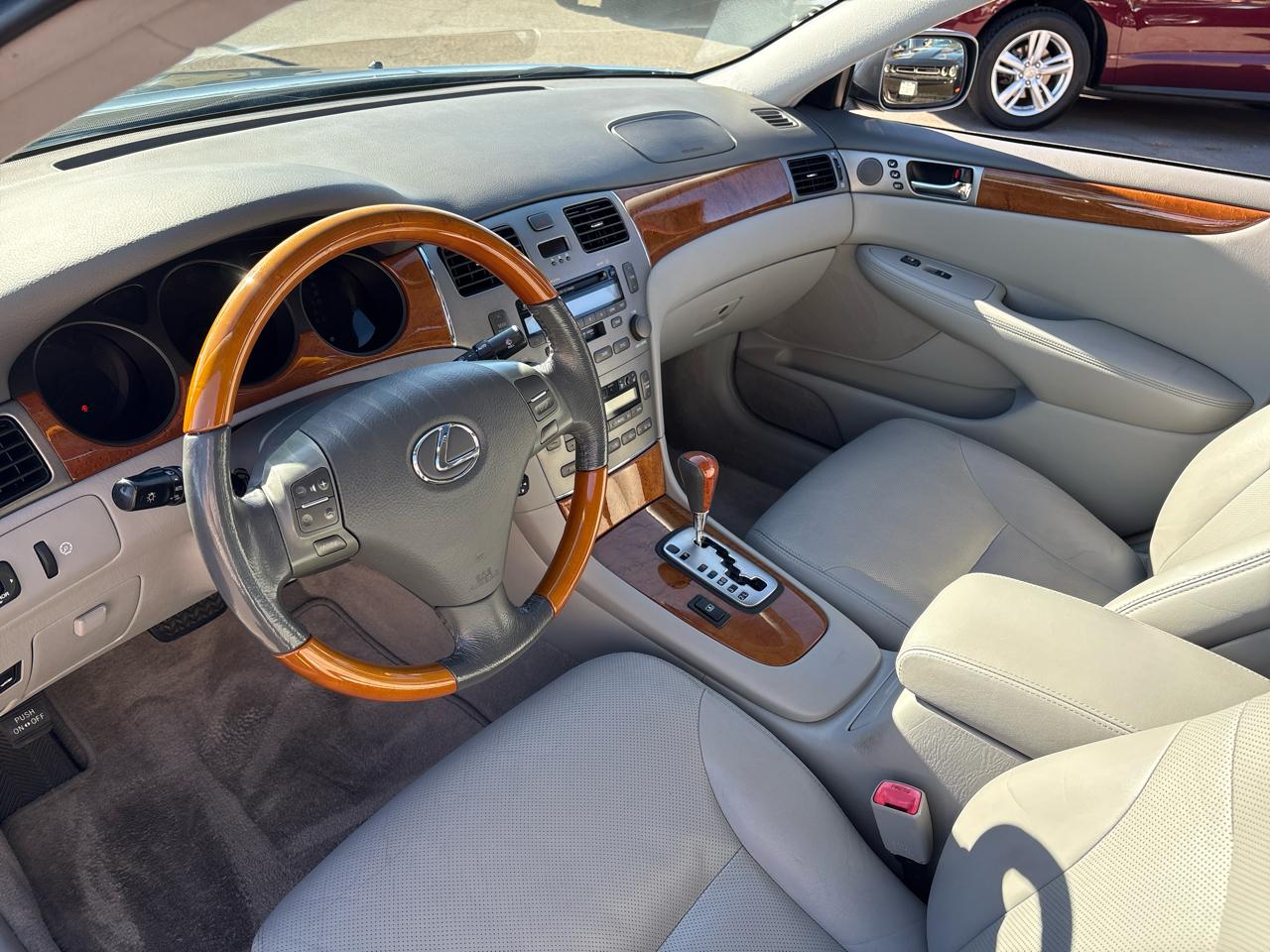 Lexus ES 330 4dr Sdn 2005
