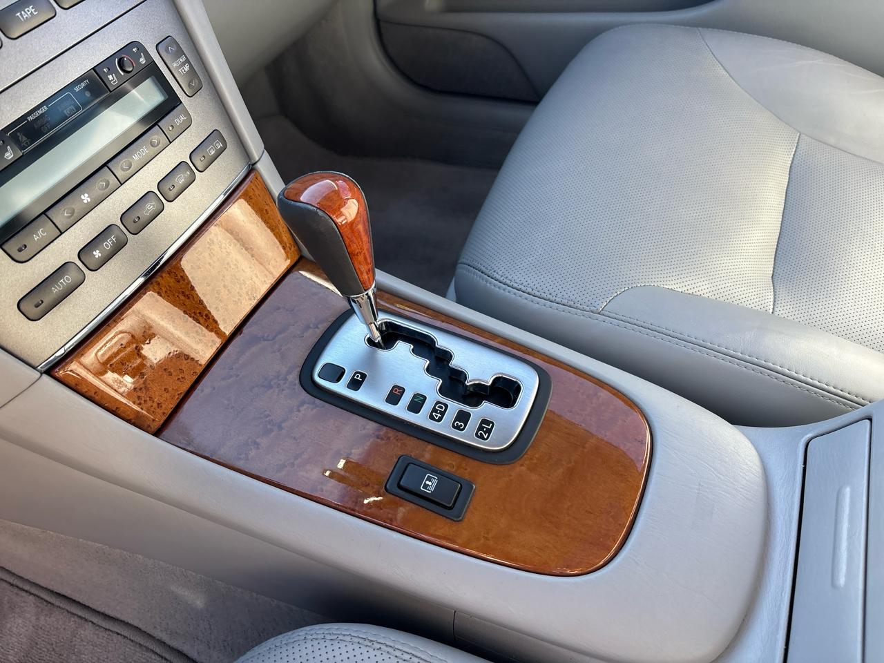 Lexus ES 330 4dr Sdn 2005