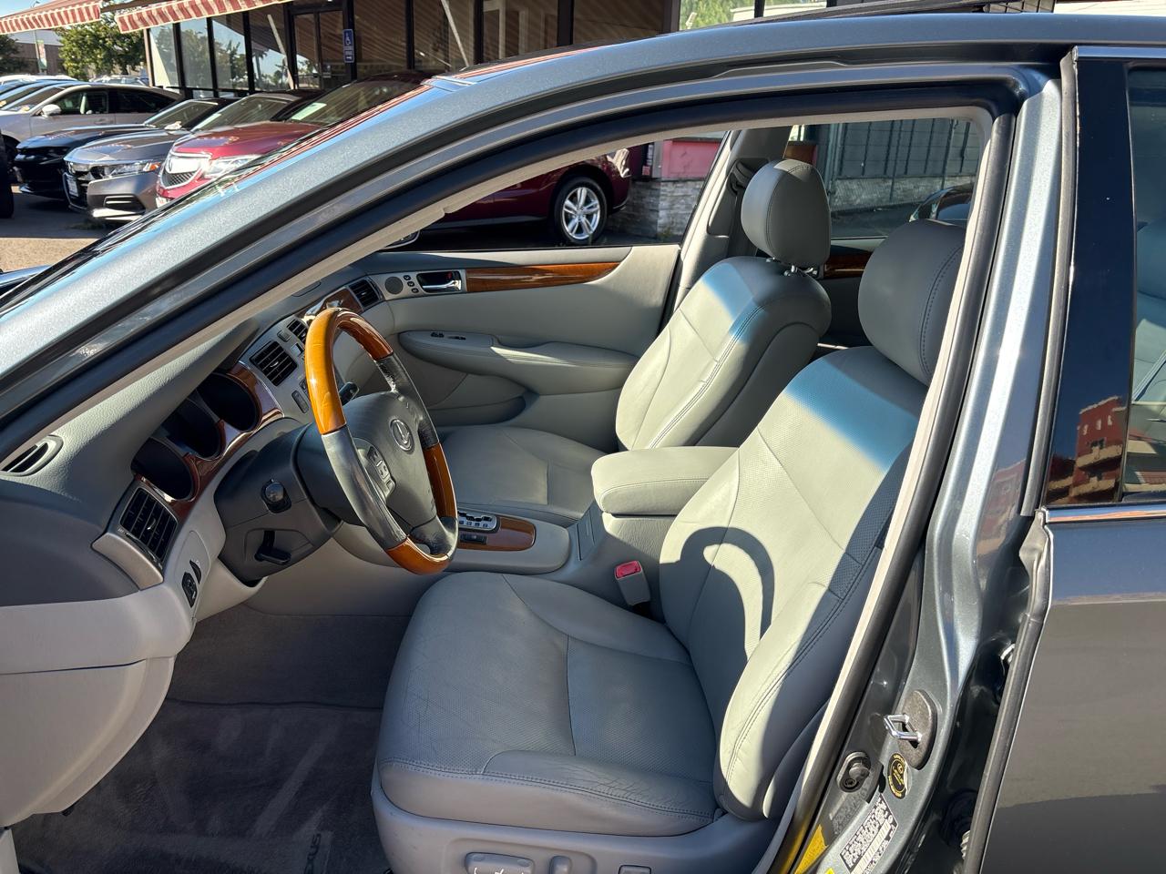 Lexus ES 330 4dr Sdn 2005