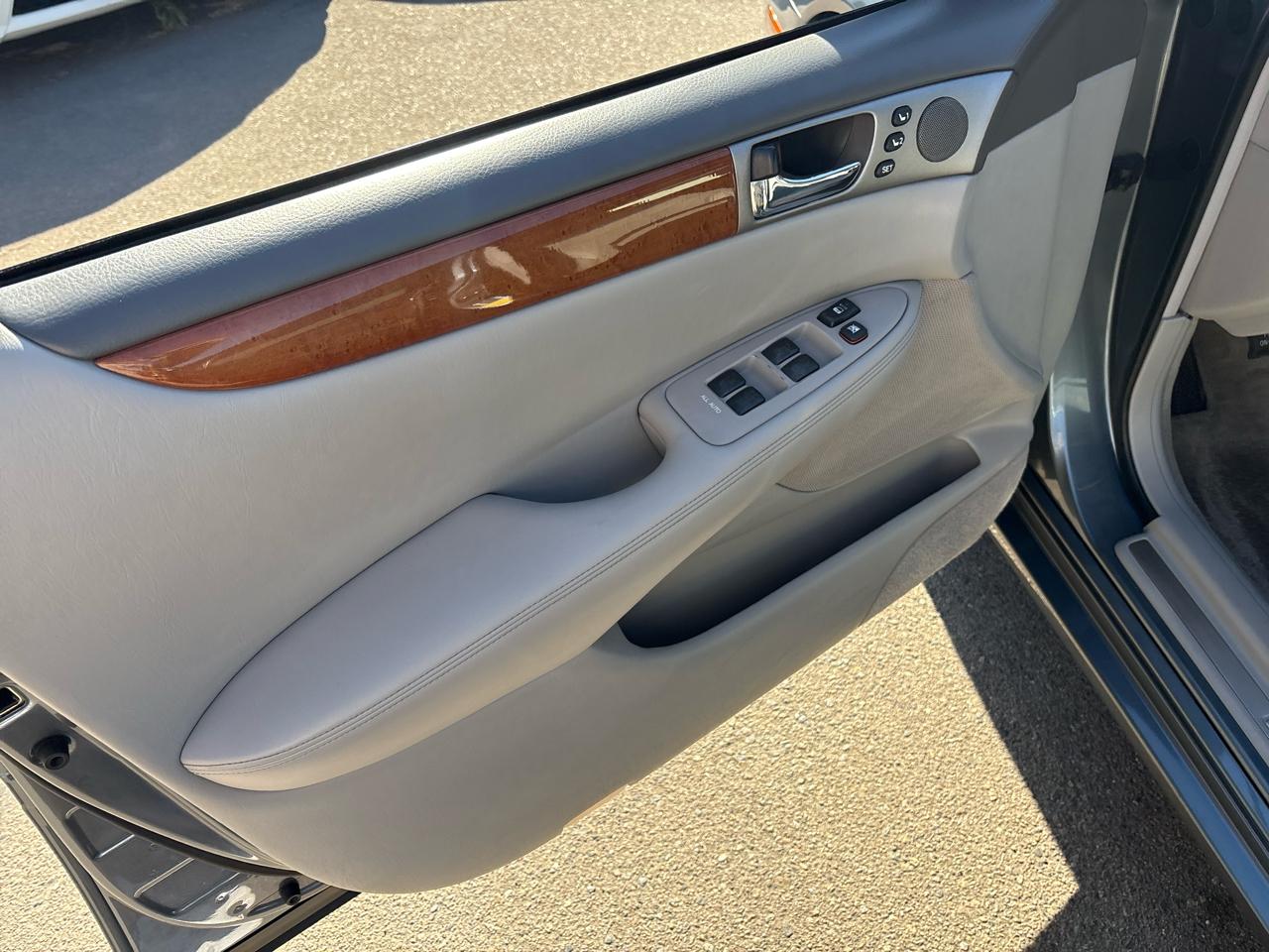 Lexus ES 330 4dr Sdn 2005