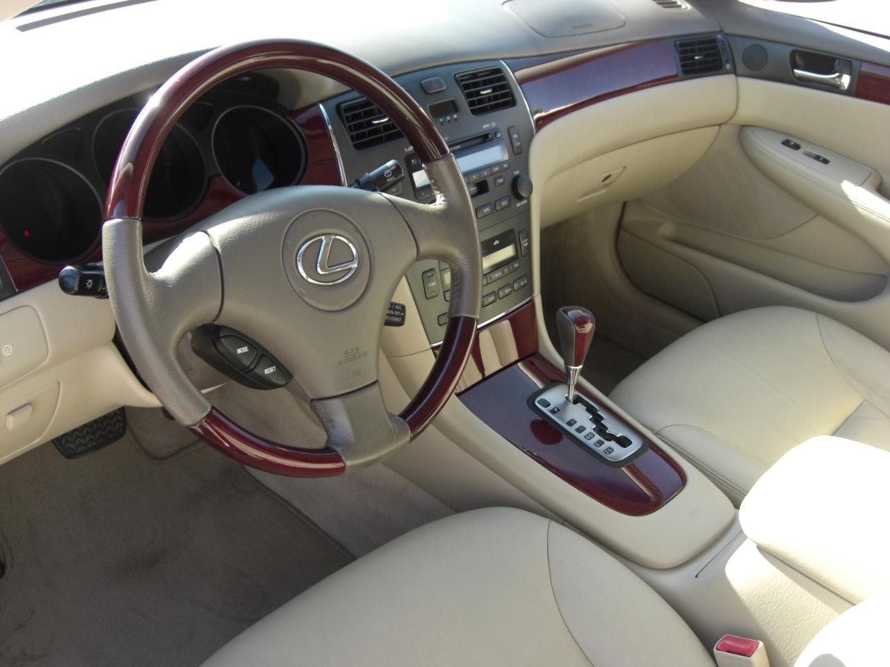 Lexus ES 300 4dr Sdn 2003