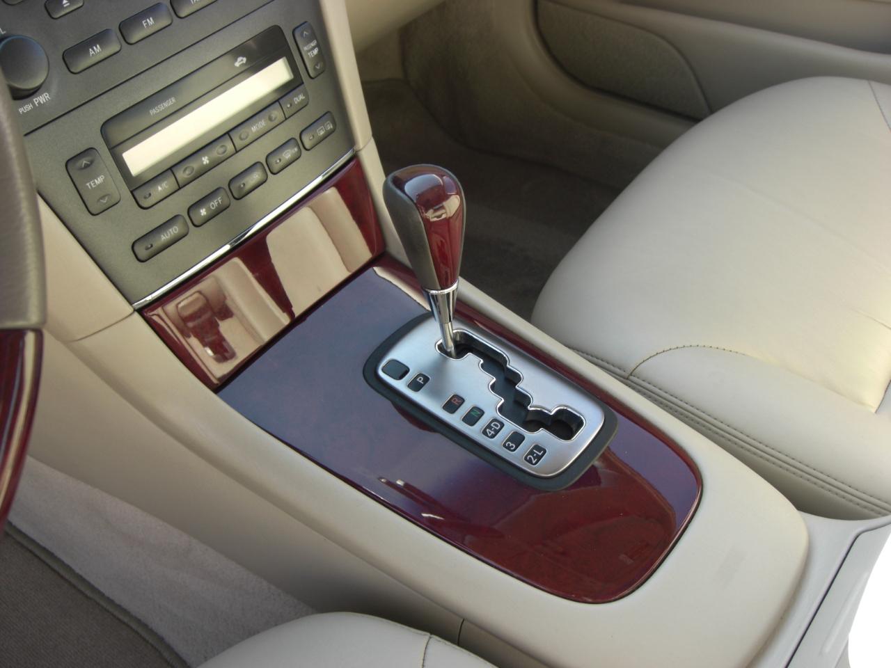 Lexus ES 300 4dr Sdn 2003