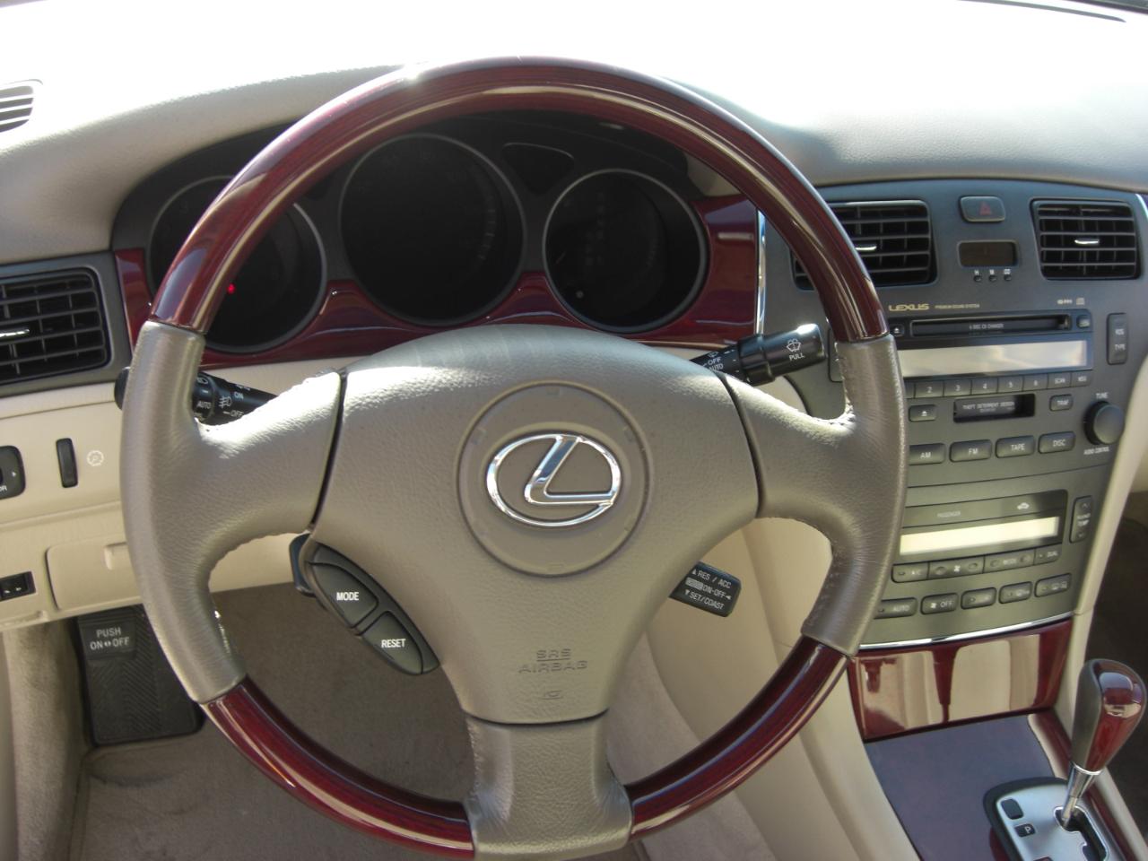 Lexus ES 300 4dr Sdn 2003
