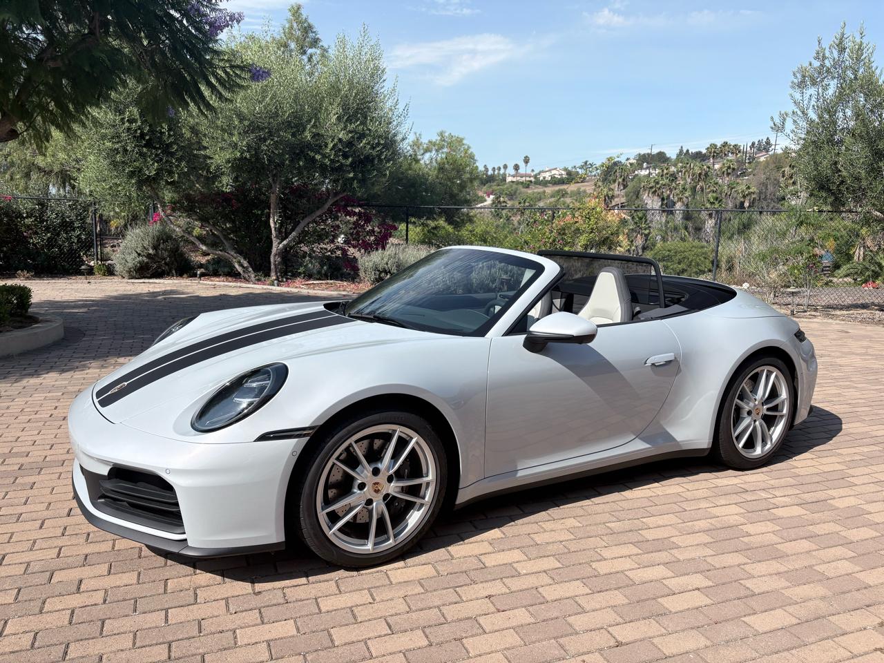 Porsche 911 Carrera Cabriolet 2025