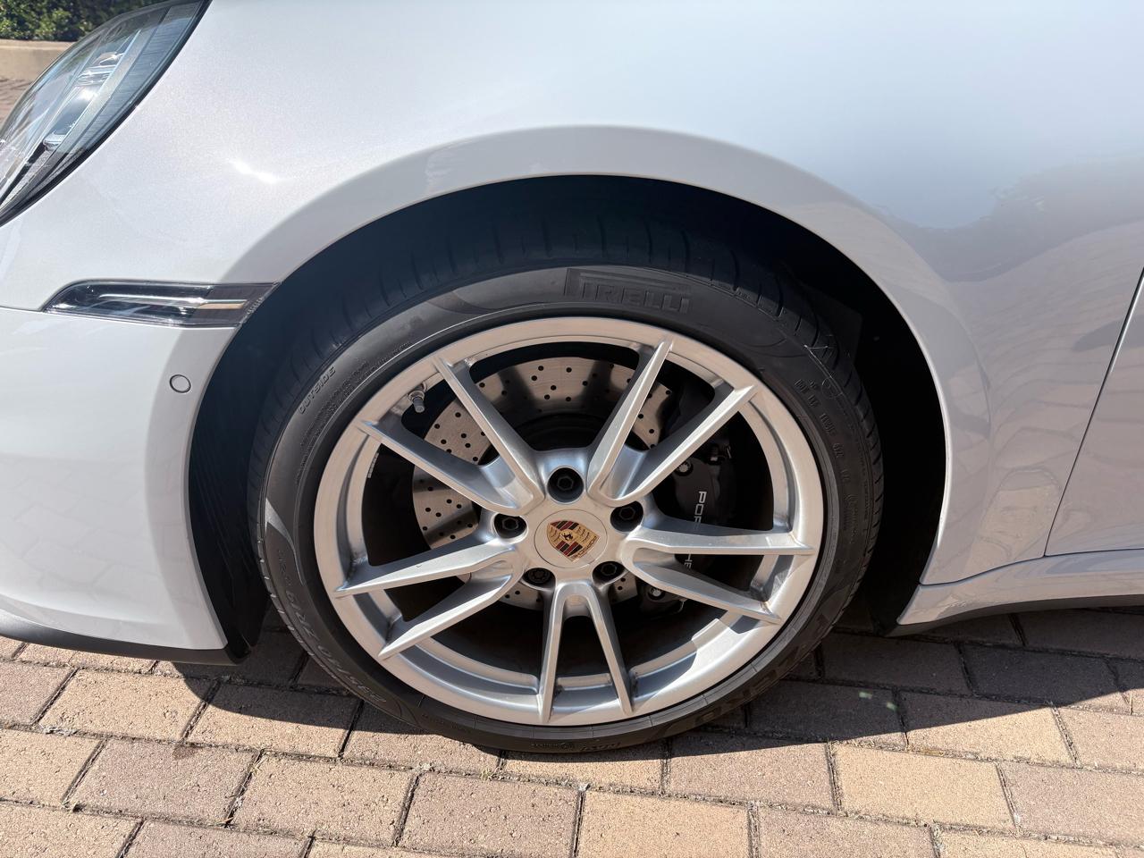 Porsche 911 Carrera Cabriolet 2025