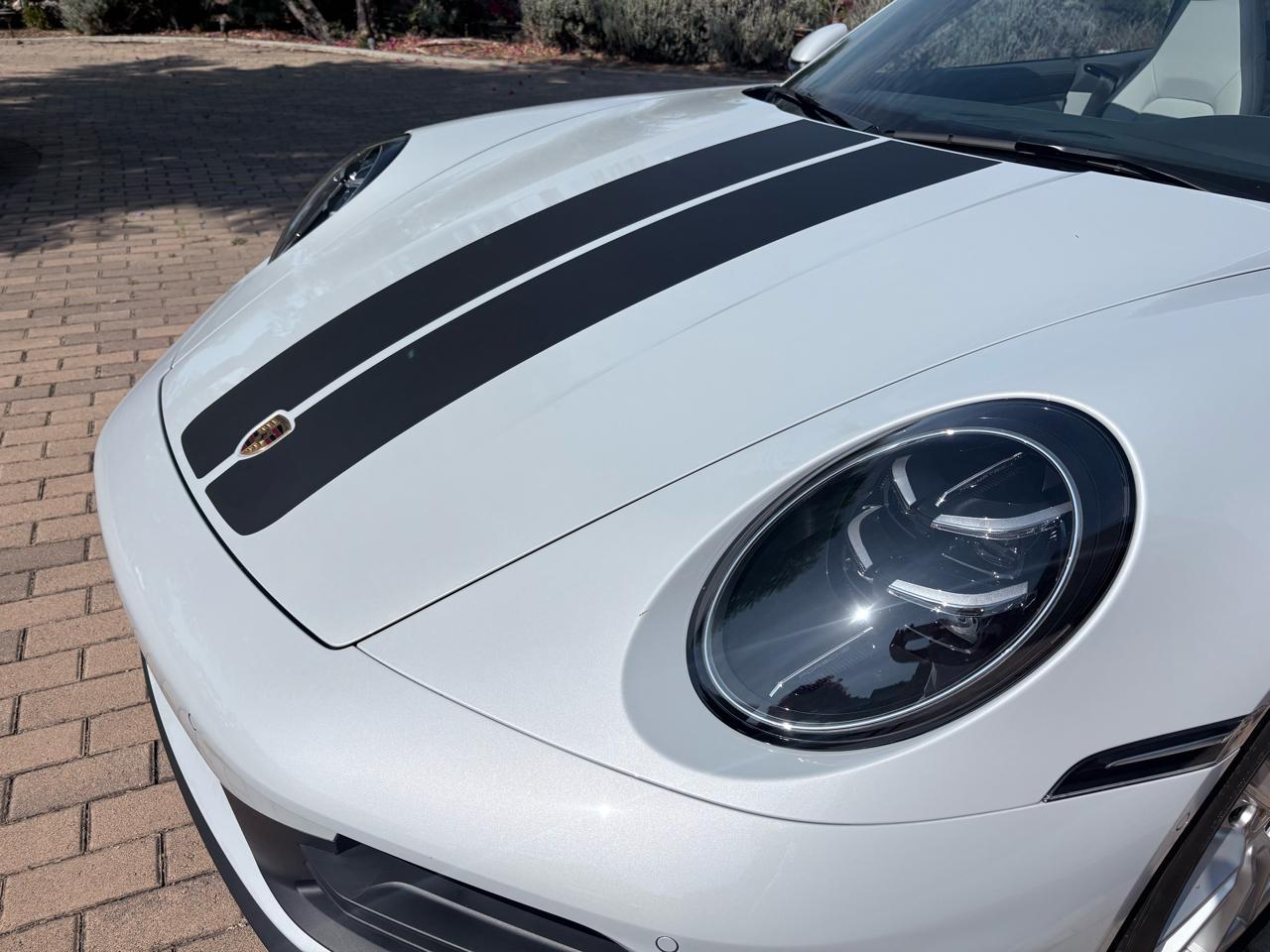 Porsche 911 Carrera Cabriolet 2025