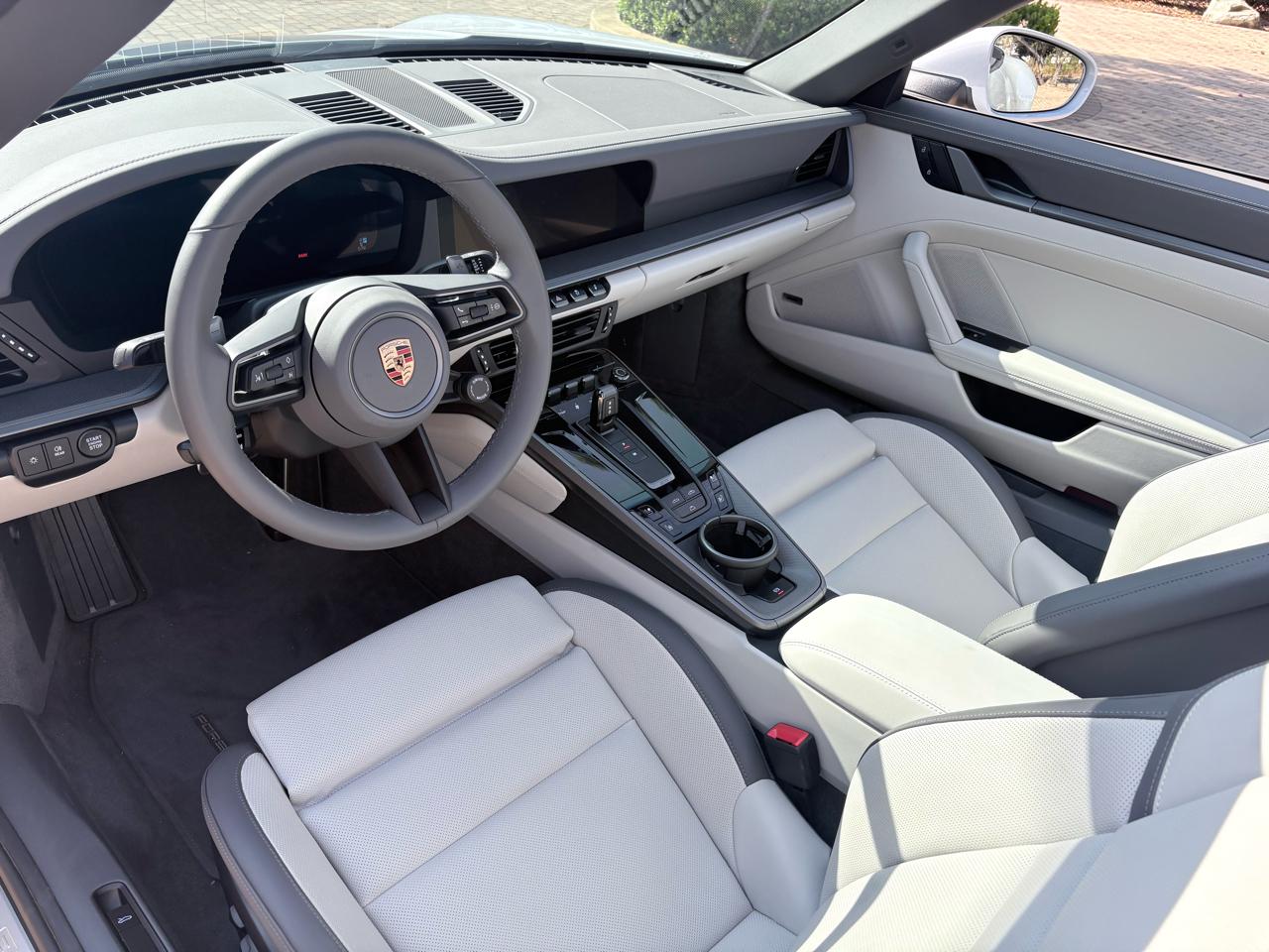 Porsche 911 Carrera Cabriolet 2025