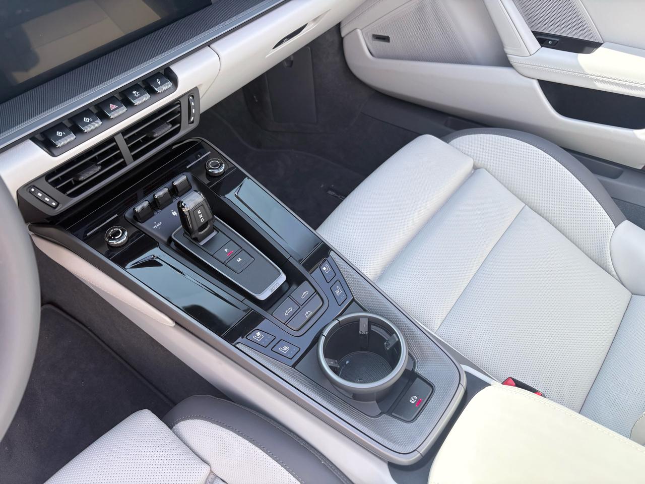 Porsche 911 Carrera Cabriolet 2025