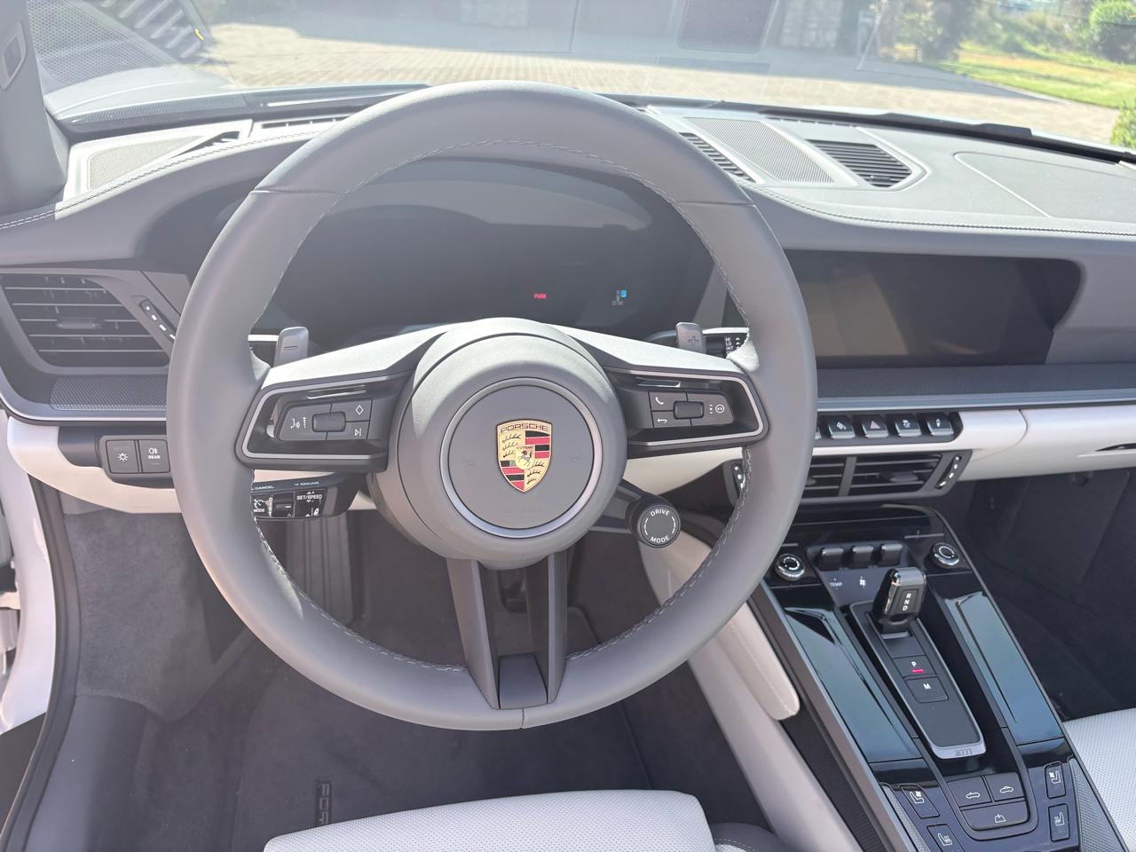 Porsche 911 Carrera Cabriolet 2025