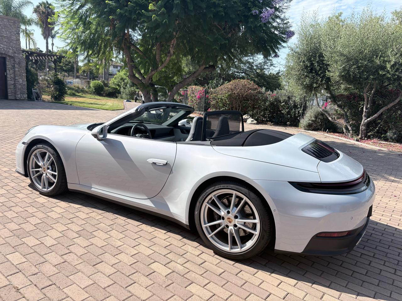 Porsche 911 Carrera Cabriolet 2025
