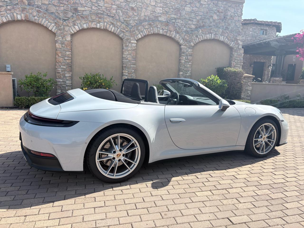 Porsche 911 Carrera Cabriolet 2025