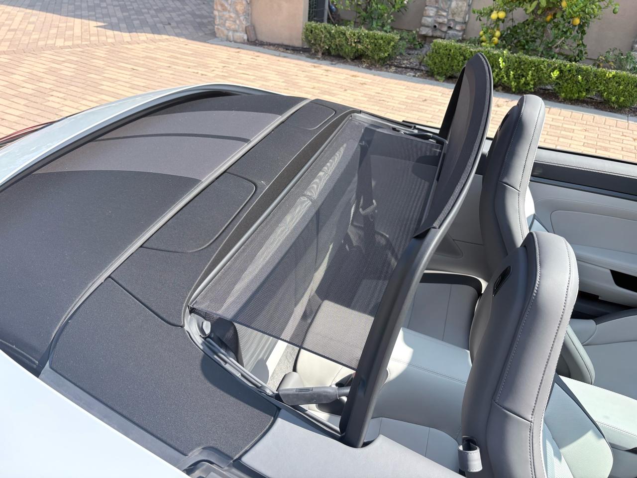 Porsche 911 Carrera Cabriolet 2025