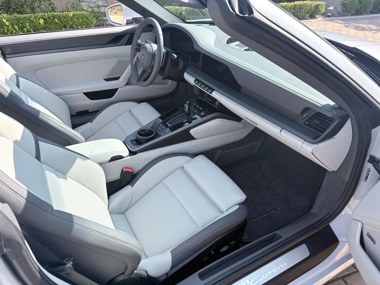 Porsche 911 Carrera Cabriolet 2025