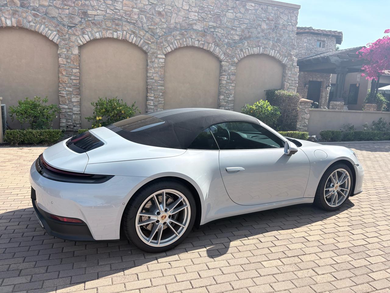 Porsche 911 Carrera Cabriolet 2025