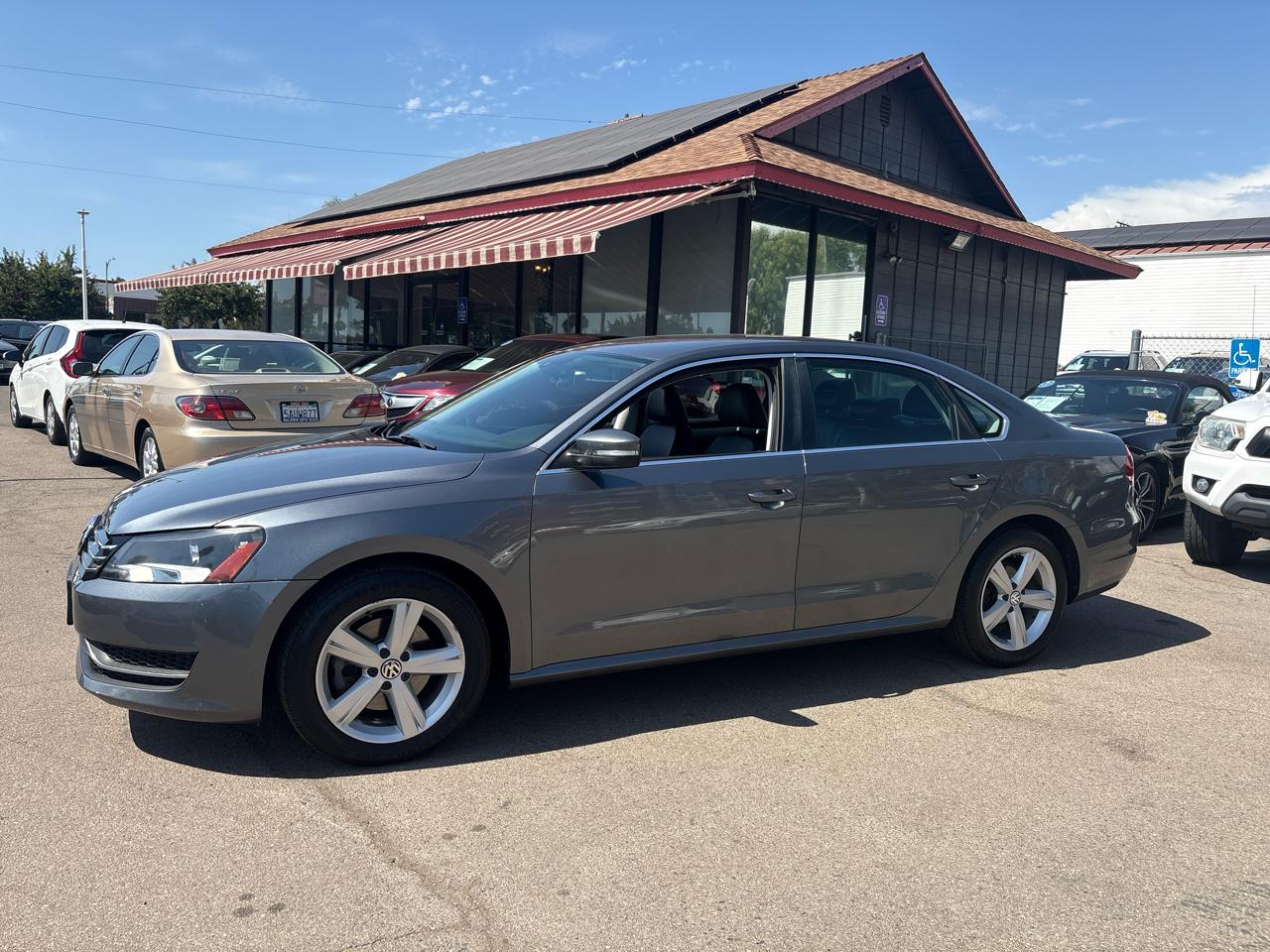 Volkswagen Passat 4dr Sdn 2.5L Auto SE PZEV 2013