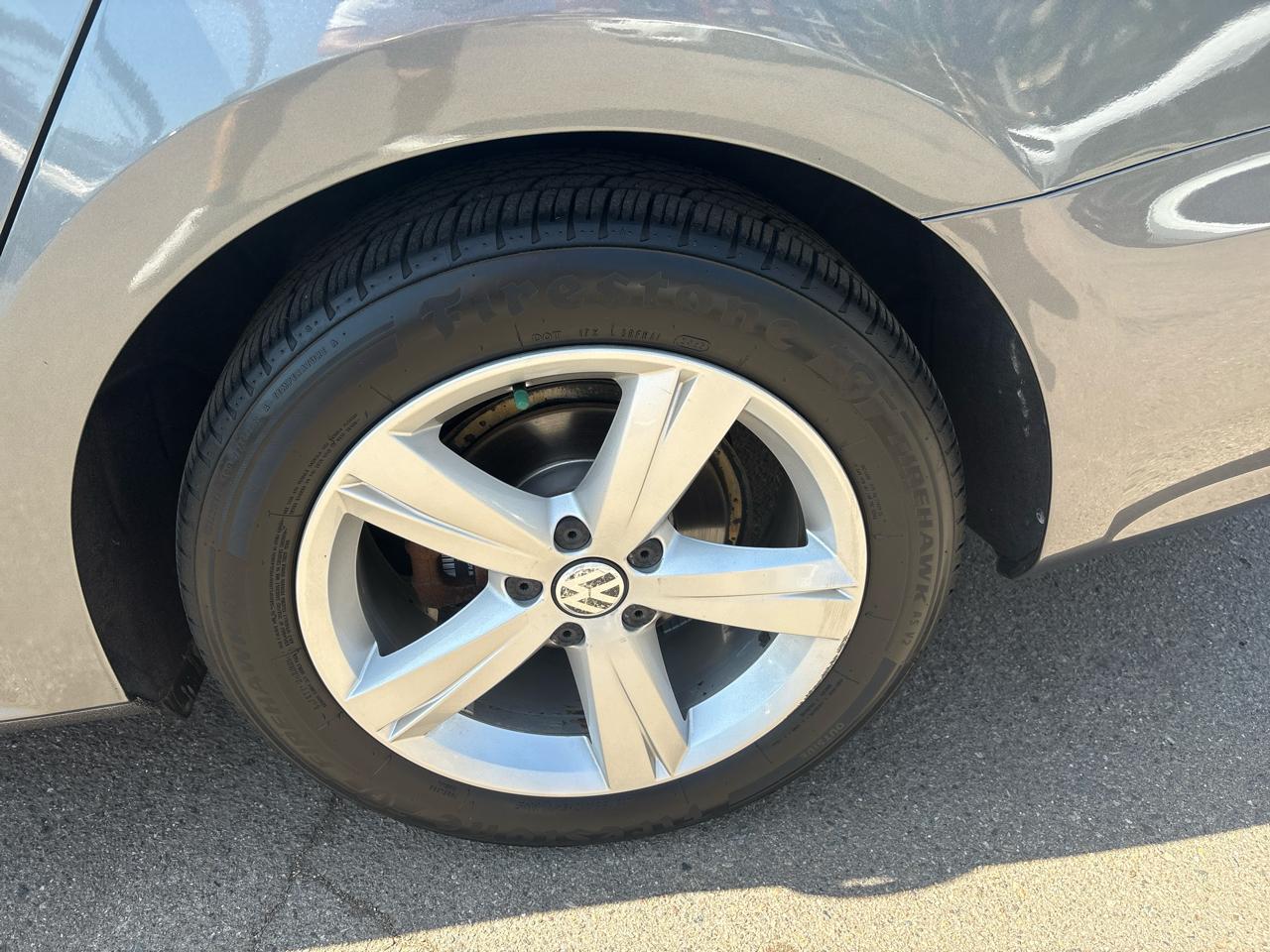 Volkswagen Passat 4dr Sdn 2.5L Auto SE PZEV 2013