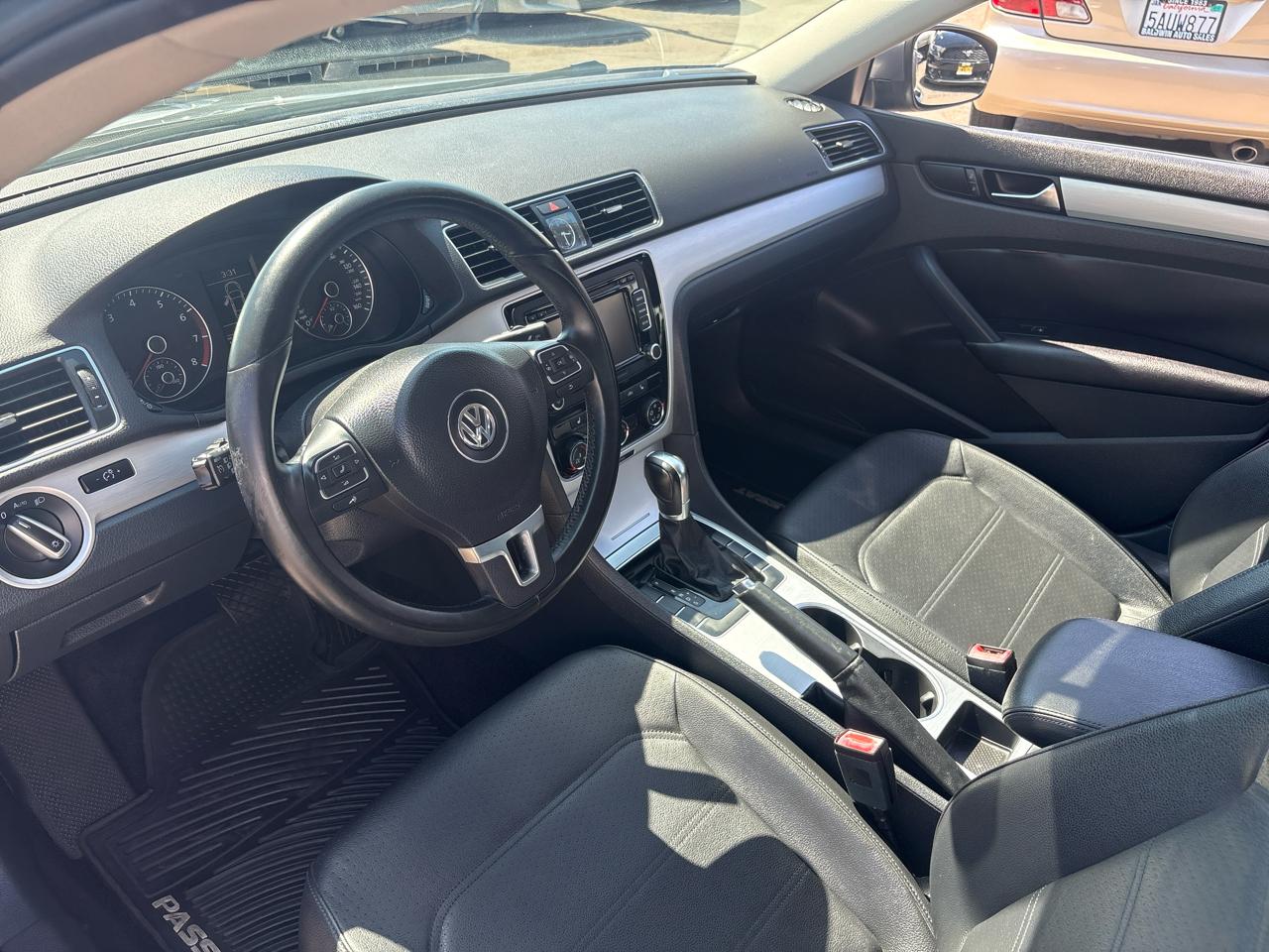 Volkswagen Passat 4dr Sdn 2.5L Auto SE PZEV 2013