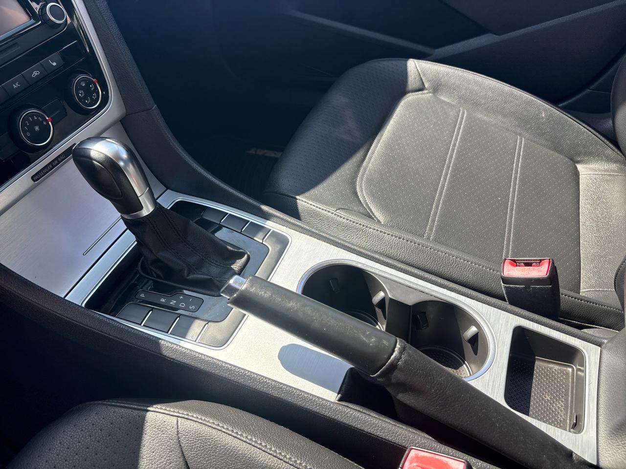 Volkswagen Passat 4dr Sdn 2.5L Auto SE PZEV 2013