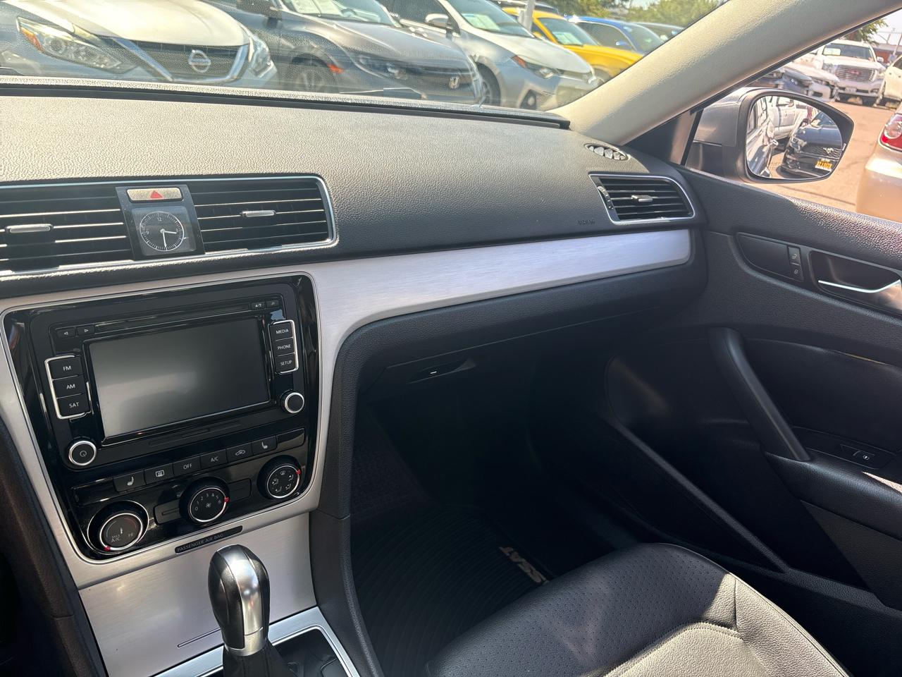 Volkswagen Passat 4dr Sdn 2.5L Auto SE PZEV 2013