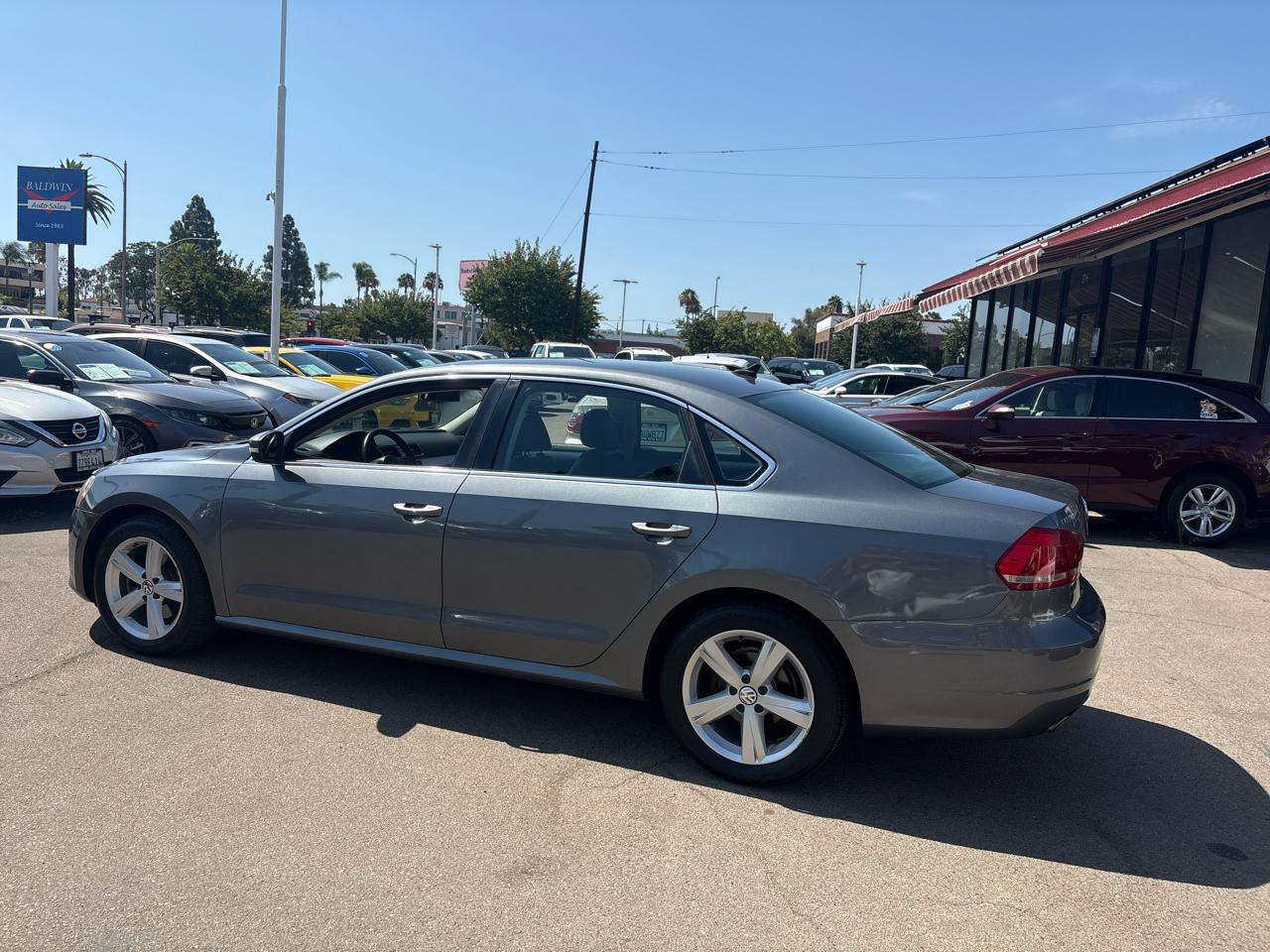 Volkswagen Passat 4dr Sdn 2.5L Auto SE PZEV 2013