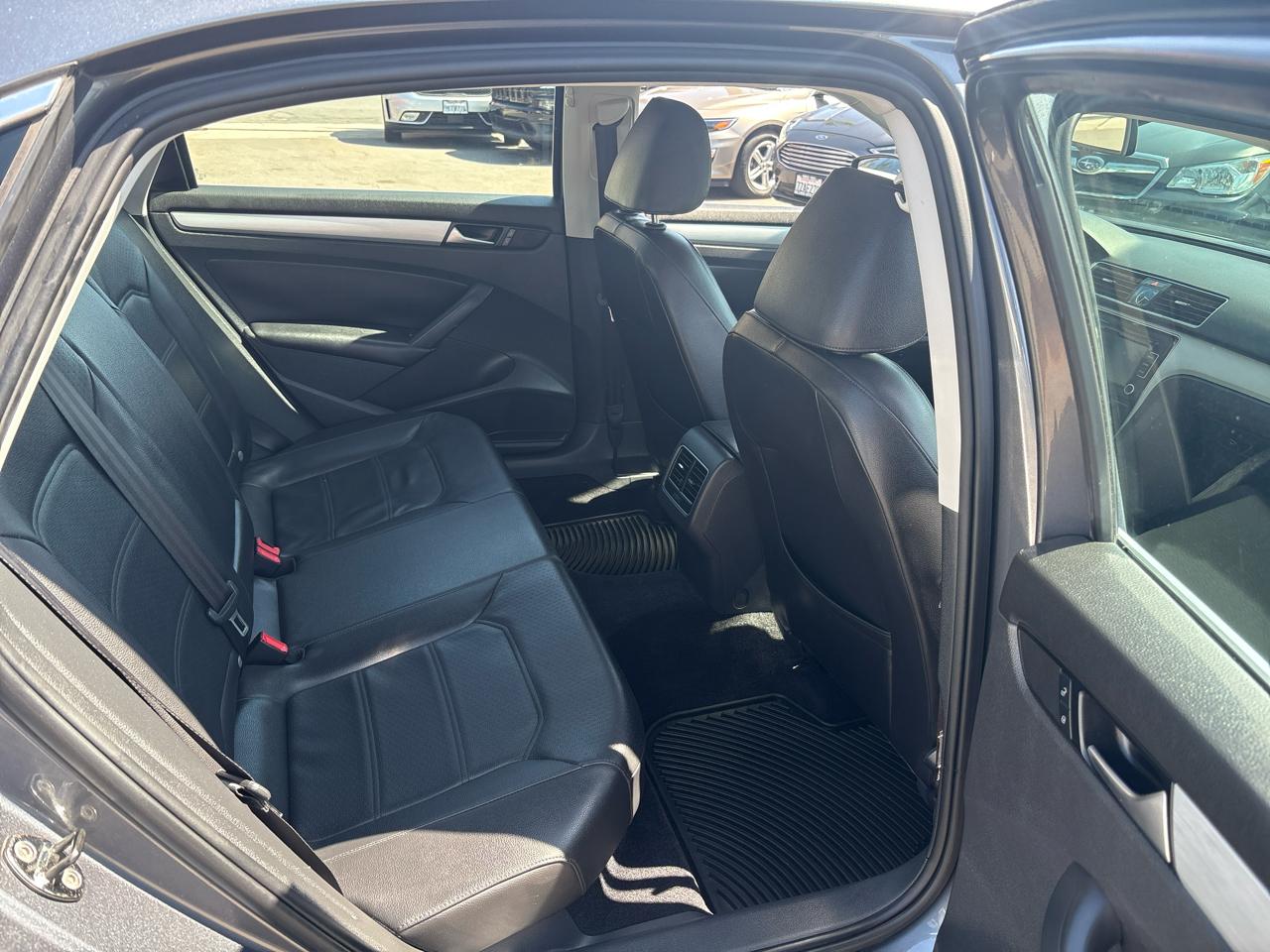 Volkswagen Passat 4dr Sdn 2.5L Auto SE PZEV 2013