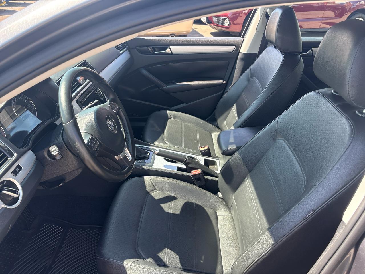 Volkswagen Passat 4dr Sdn 2.5L Auto SE PZEV 2013