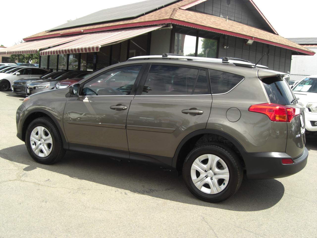 Toyota RAV4 FWD 4dr LE (Natl) 2015
