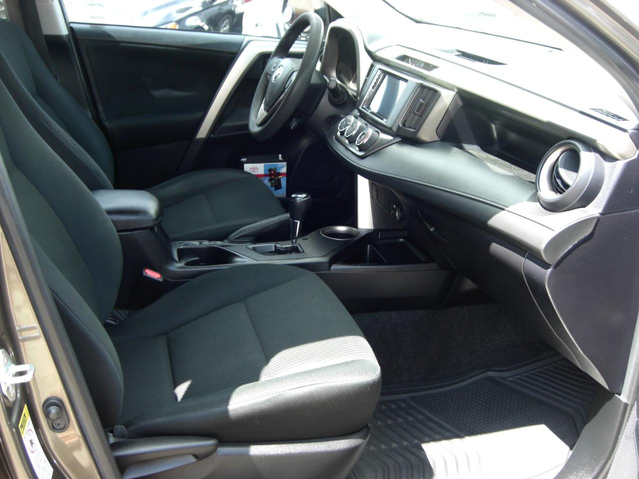 Toyota RAV4 FWD 4dr LE (Natl) 2015