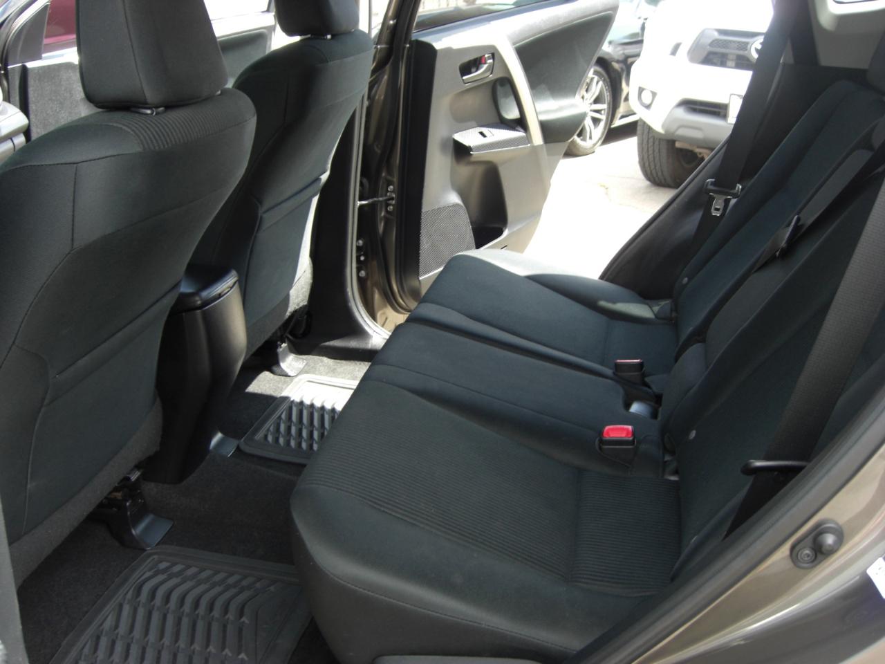 Toyota RAV4 FWD 4dr LE (Natl) 2015