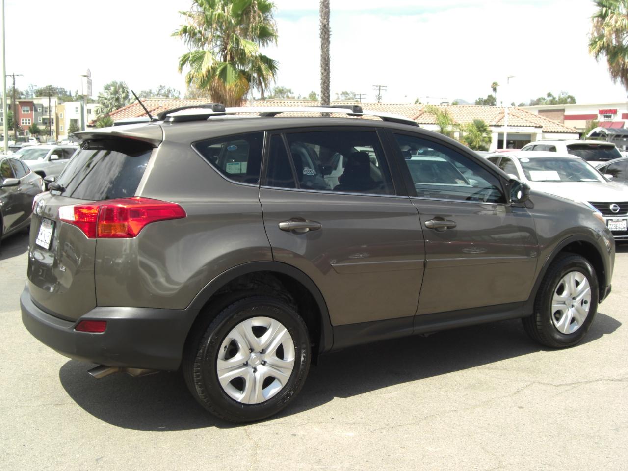 Toyota RAV4 FWD 4dr LE (Natl) 2015