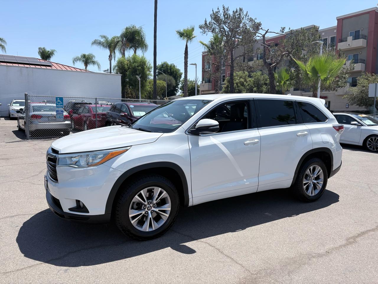 Toyota Highlander FWD 4dr V6 LE Plus (Natl) 2016