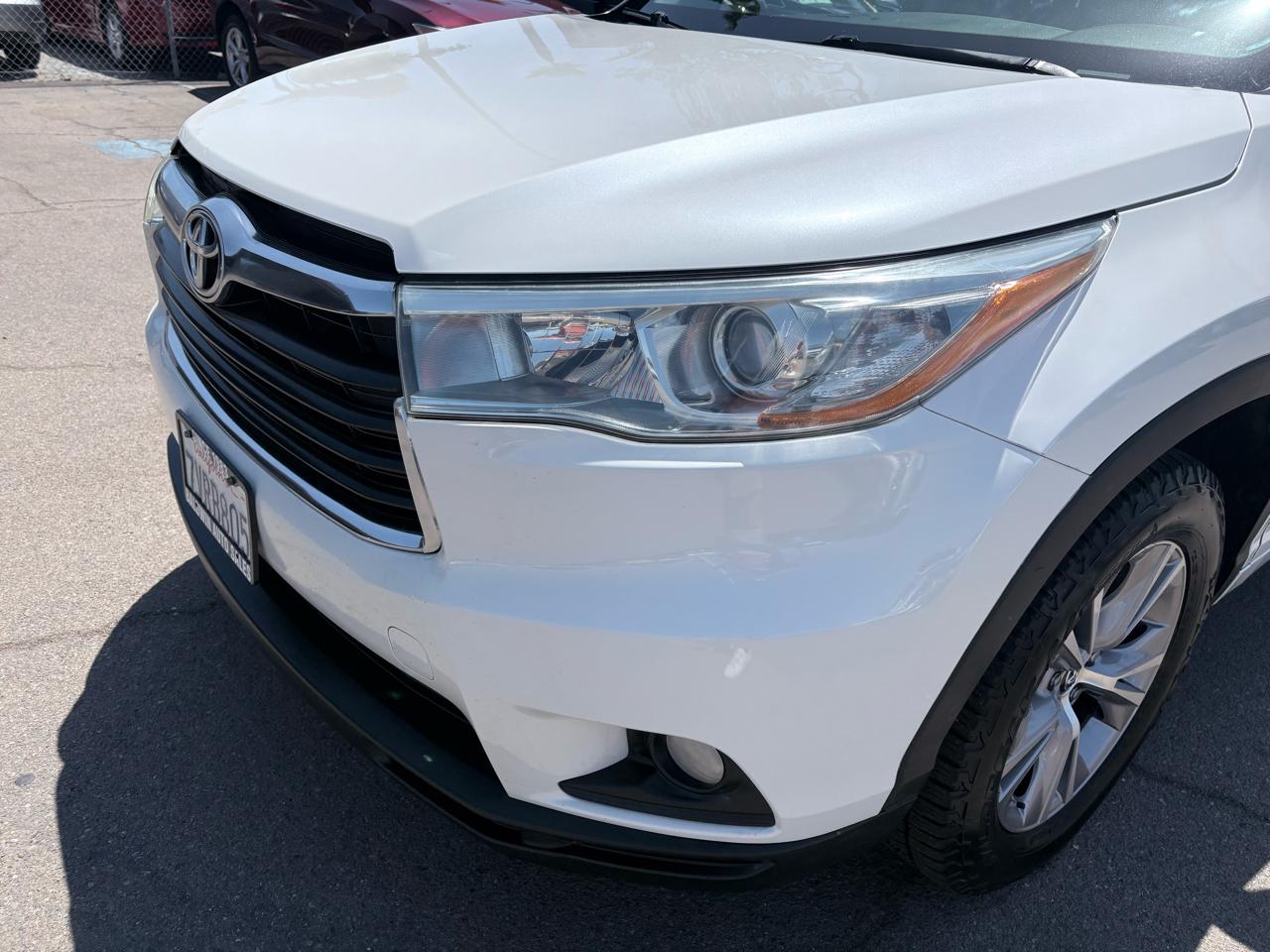 Toyota Highlander FWD 4dr V6 LE Plus (Natl) 2016