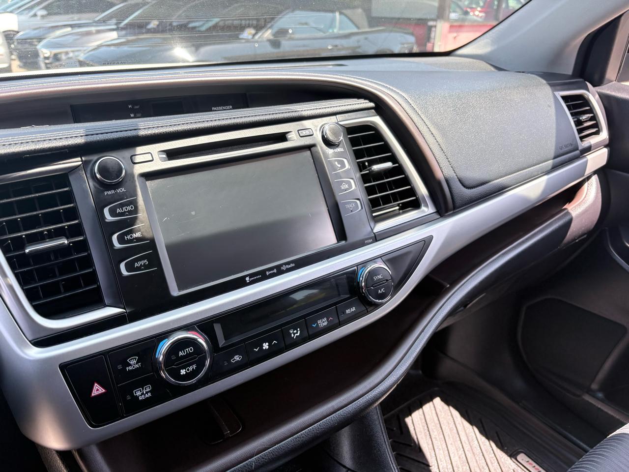 Toyota Highlander FWD 4dr V6 LE Plus (Natl) 2016