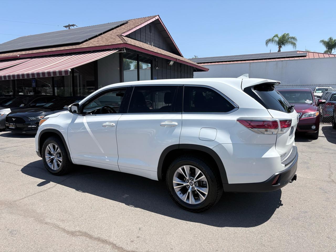 Toyota Highlander FWD 4dr V6 LE Plus (Natl) 2016